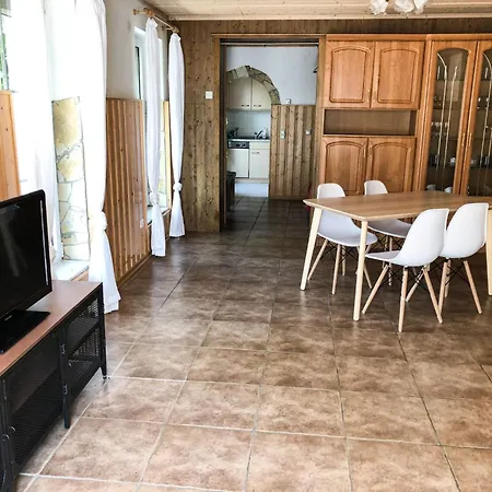 Gemuetliche In Niederpoyritz Mit Garten By Interhome דירה *