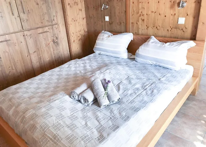 Gemuetliche In Niederpoyritz Mit Garten By Interhome * Dresden